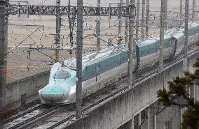 Bullet train that derailed in northeastern Japan quake
