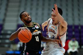(SP)CHINA-SHENYANG-BASKETBALL-CBA LEAGUE-LIAONING FLYING LEOPARDS VS SHANGHAI SHARKS (CN)