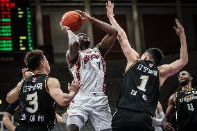 (SP)CHINA-SHENYANG-BASKETBALL-CBA LEAGUE-LIAONING FLYING LEOPARDS VS SHANGHAI SHARKS (CN)