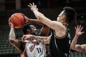 (SP)CHINA-SHENYANG-BASKETBALL-CBA LEAGUE-LIAONING FLYING LEOPARDS VS SHANGHAI SHARKS (CN)