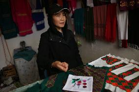 AFGHANISTAN-BAMIYAN-ART BAZAAR