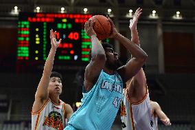 (SP)CHINA-SHENYANG-BASKETBALL-CBA LEAGUE-JILIN NORTHEAST TIGERS VS QINGDAO EAGLES (CN)