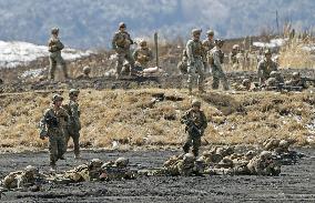 GSDF amphibious unit, U.S. Marines conduct drill near Mt. Fuji