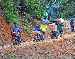 CHINA-GUANGXI-PLANE CRASH-SUPPLIES (CN)