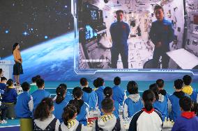 CHINA-SPACE STATION-LIVESTREAMED SCIENCE LECTURE-SECOND CLASS (CN)