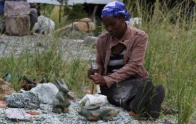 ZIMBABWE-CHITUNGWIZA-ARTS CENTER-FEMALE ARTISTS