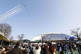 Baseball: Opening day in Japan