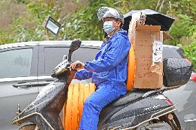 CHINA-GUANGXI-PLANE CRASH-VOLUNTEER RIDERS (CN)