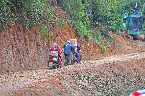 CHINA-GUANGXI-PLANE CRASH-VOLUNTEER RIDERS (CN)