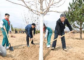 CHINA-BEIJING-LEADERS-TREE-PLANTING (CN)