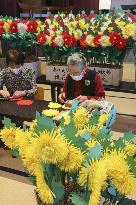 Making of imitation chrysanthemums peaks ahead of shrine festival