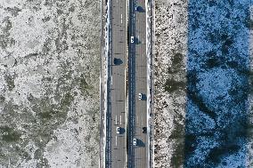 CHINA-HEILONGJIANG-RIVER-FLOWING ICE (CN)