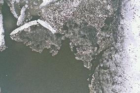 CHINA-HEILONGJIANG-RIVER-FLOWING ICE (CN)