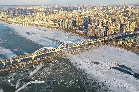 CHINA-HEILONGJIANG-RIVER-FLOWING ICE (CN)