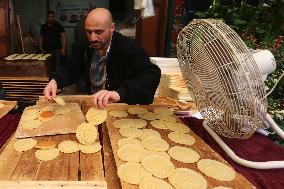 MIDEAST-NABLUS-RAMADAN-SWEETS