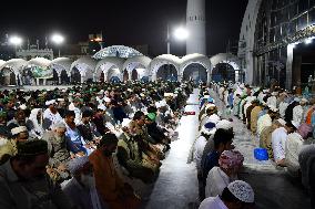 PAKISTAN-LAHORE-RAMADAN-PRAYERS