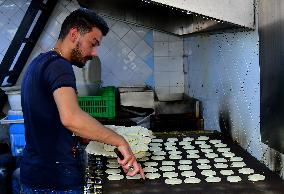 SYRIA-DAMASCUS-RAMADAN-SWEETS