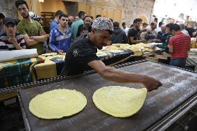 MIDEAST-HEBRON-RAMADAN-MARKET