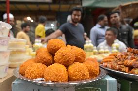 BANGLADESH-DHAKA-IFTAR-MARKET