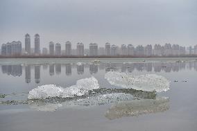 CHINA-HEILONGJIANG-SONGHUA RIVER-ICE FLOW (CN)
