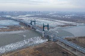 CHINA-HEILONGJIANG-SONGHUA RIVER-ICE FLOW (CN)