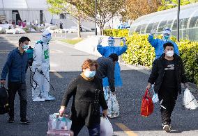 CHINA-SHANGHAI-PATIENTS-COVID-19-RECOVERY (CN)