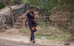 INDIA-NEW DELHI-MAKESHIFT SCHOOL-CHILDREN-SLUMS