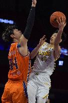 (SP)CHINA-NANCHANG-BASKETBALL-CBA LEAGUE-ZHEJIANG LIONS VS SHANGHAI SHARKS (CN)