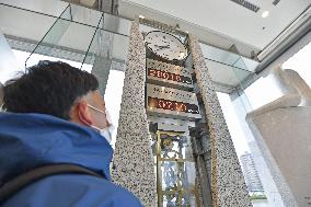 Hiroshima resets "peace clock" after U.S. subcritical nuclear tests