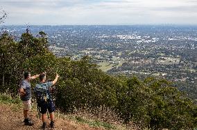 AUSTRALIA-MELBOURNE-TOURISM-EASTER-BOOMING