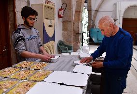 SYRIA-DAMASCUS-RAMADAN-MEAL