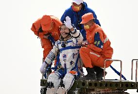 (EyesonSci)CHINA-SHENZHOU-13-RETURN (CN)
