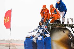 (EyesonSci)CHINA-SHENZHOU-13-RETURN (CN)