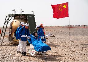 (EyesonSci)CHINA-SHENZHOU-13-RETURN (CN)