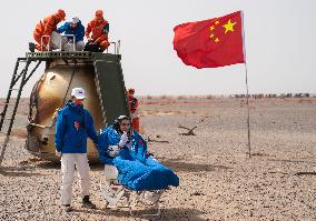 (EyesonSci)CHINA-SHENZHOU-13-RETURN (CN)