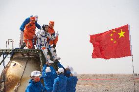 (EyesonSci)CHINA-SHENZHOU-13-RETURN (CN)
