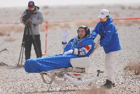 (EyesonSci)CHINA-SHENZHOU-13-RETURN (CN)
