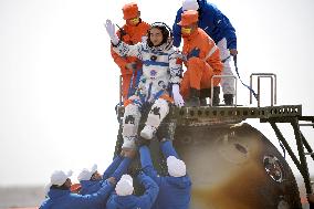 (EyesonSci)CHINA-SHENZHOU-13-RETURN (CN)