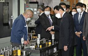 PM Kishida visits metal factory in Niigata