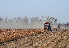 Xinhua Headlines: Unfazed by U.S. sanctions and smear campaign, Xinjiang farmers more enthusiastic about cotton farming