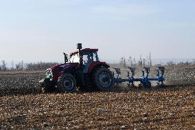 Xinhua Headlines: Unfazed by U.S. sanctions and smear campaign, Xinjiang farmers more enthusiastic about cotton farming