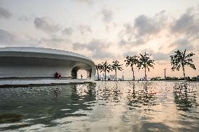 CHINA-HAINAN-HAIKOU-WORMHOLE LIBRARY (CN)