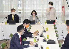 Rengo chief attends LDP meeting