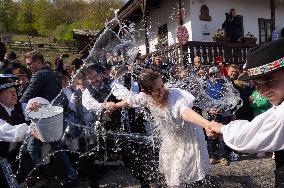 HUNGARY-HOLLOKO-EASTER WATERING