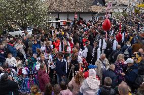 HUNGARY-HOLLOKO-EASTER WATERING