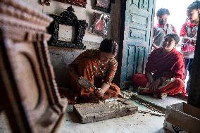 NEPAL-LALITPUR-WOOD CARVING