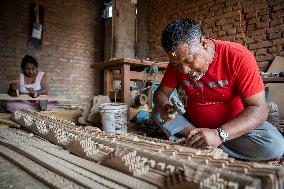 NEPAL-LALITPUR-WOOD CARVING