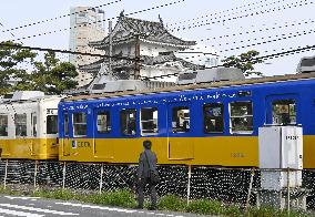 Japanese train painted in Ukrainian flag colors