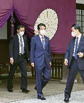 Ex-Japan PM Abe visits Yasukuni shrine