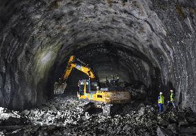 CHINA-GUANGDONG-RAILWAY-CONSTRUCTION (CN)